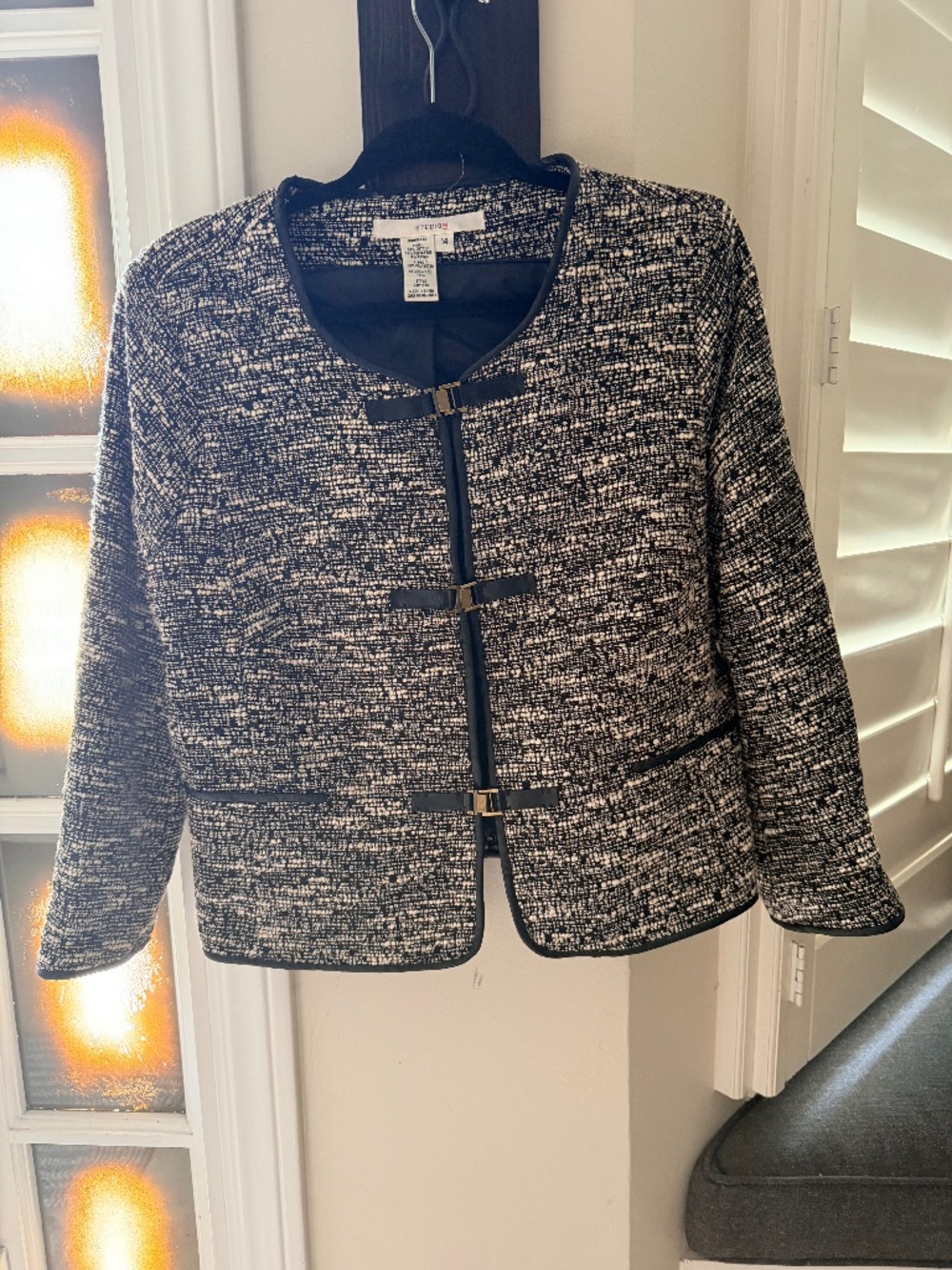 Studio M Black White Tweed Jacket Size 14 Faux Leather Trim Gold Clasp Blazer